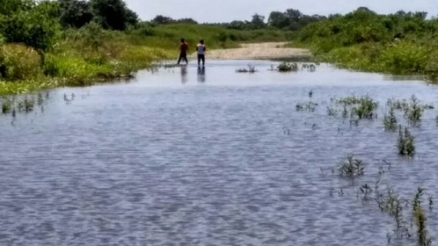 jalan-terendam-di-musim-kemarau_20170725_193617[1].jpg